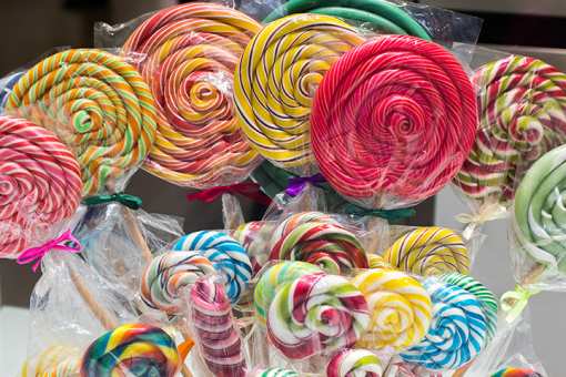9 Best Candy Shops in Iowa!