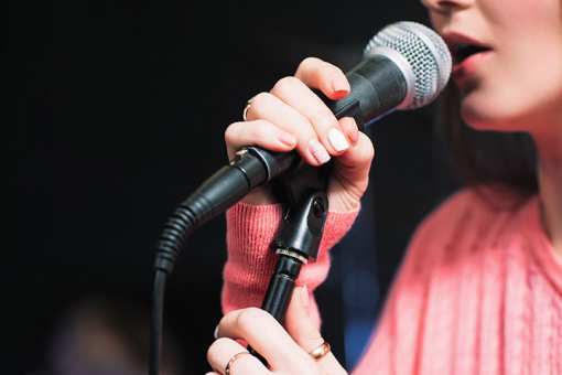 The 10 Best Karaoke Bars in Iowa!