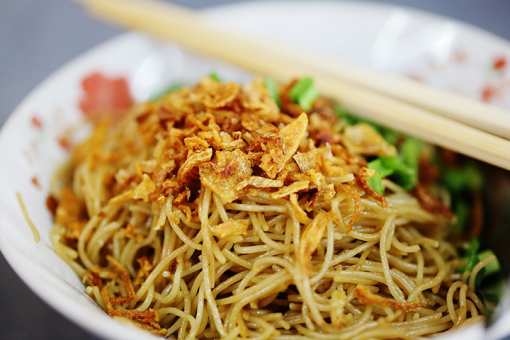 7 Best Noodle Places in Iowa!